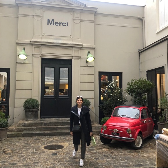 Meet your Posher, Tara - Picture 2 of 6